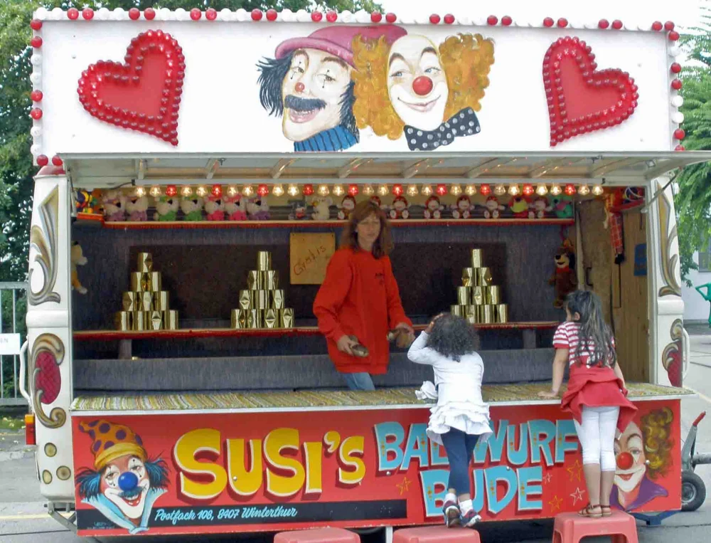 Büchsenwerfwagen "Susi's Ballwurf Bude"