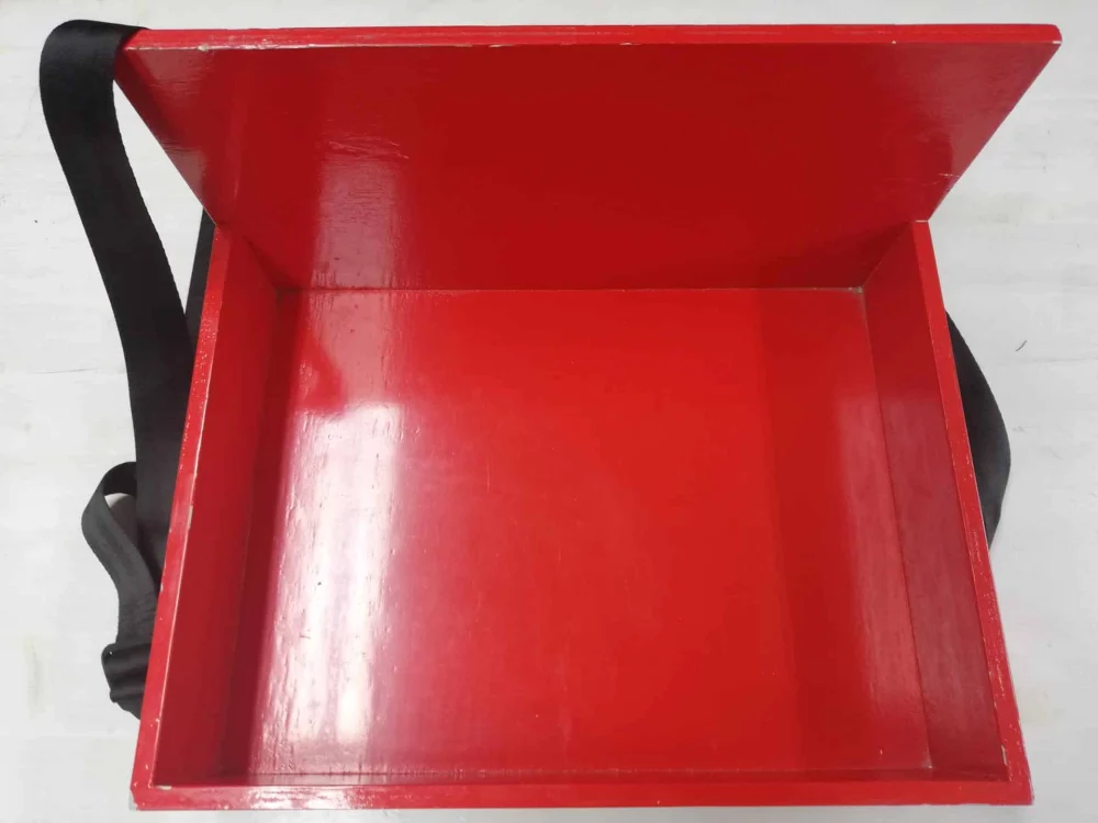 Bauchladen mit Locheinsatz