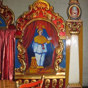 Zirkusfassade / Zirkuseingang